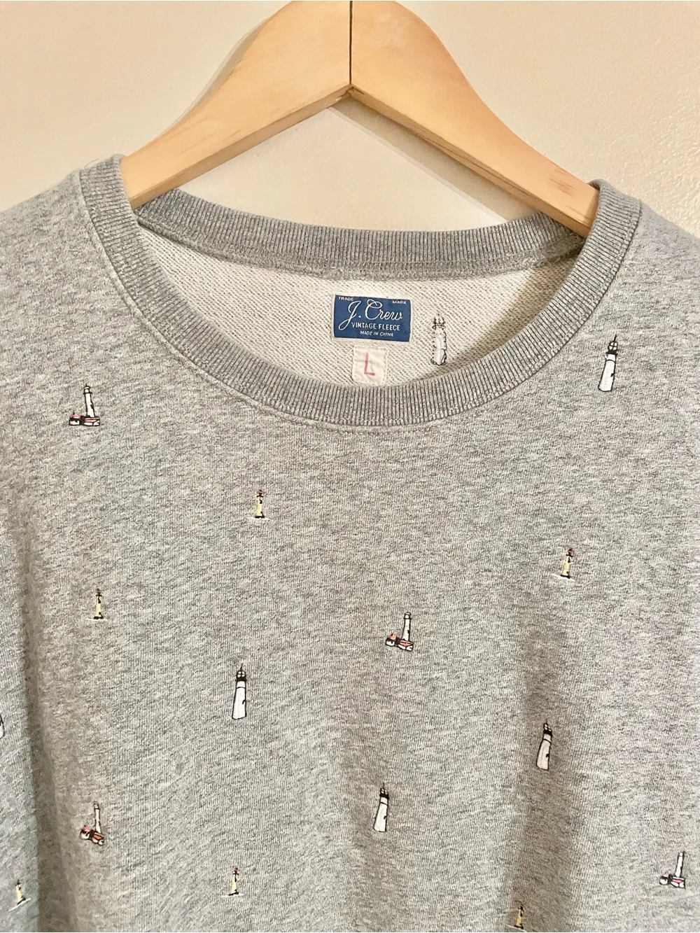 Vtg J. Crew Men’s Light House Gray Embroidered Knit Crewneck Sweater Sz L- EUC